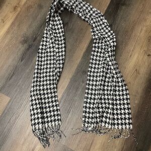 Classic Black and White Houndstooth Scarf
